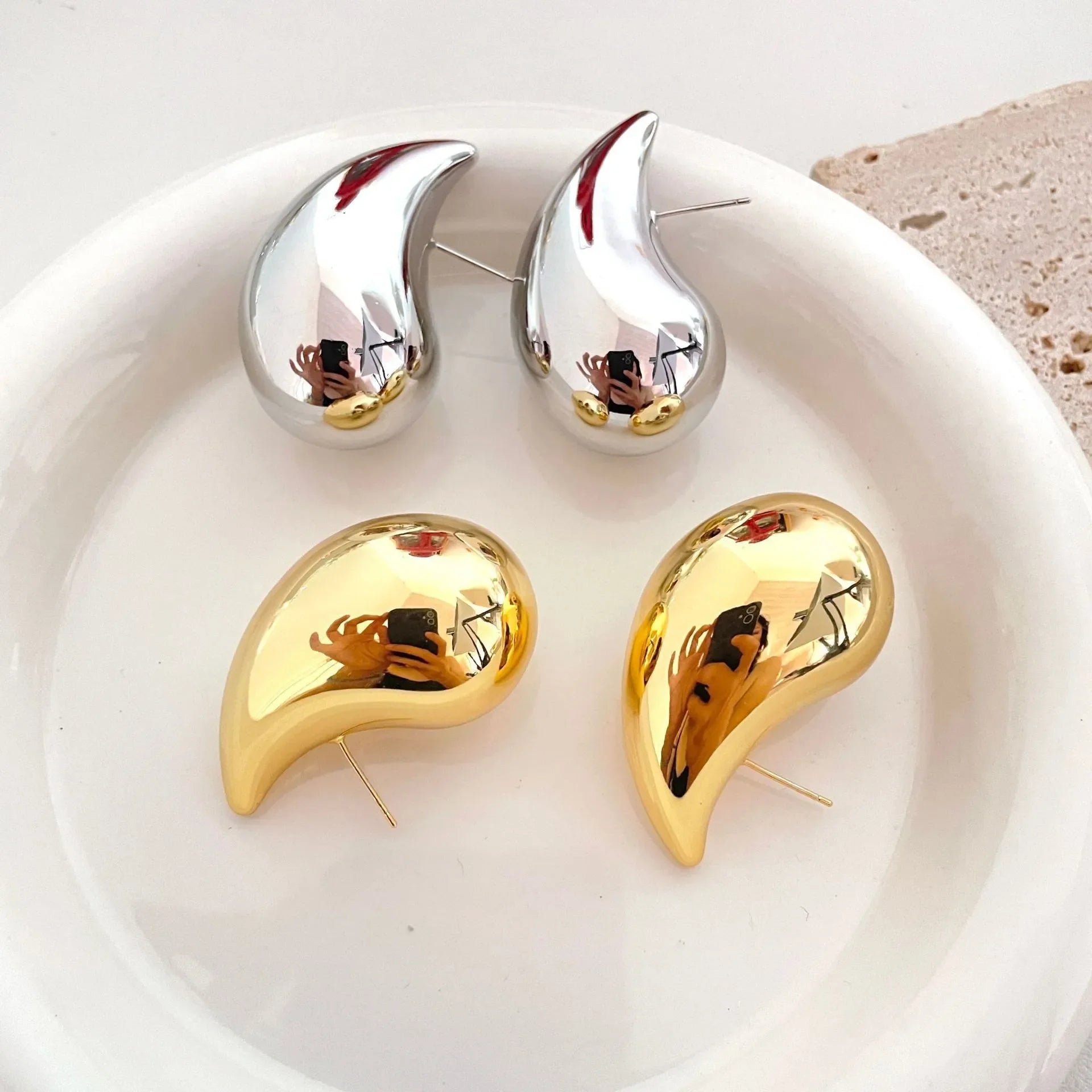 Vintage Glossy Waterdrop / Teardrop Earrings for Women