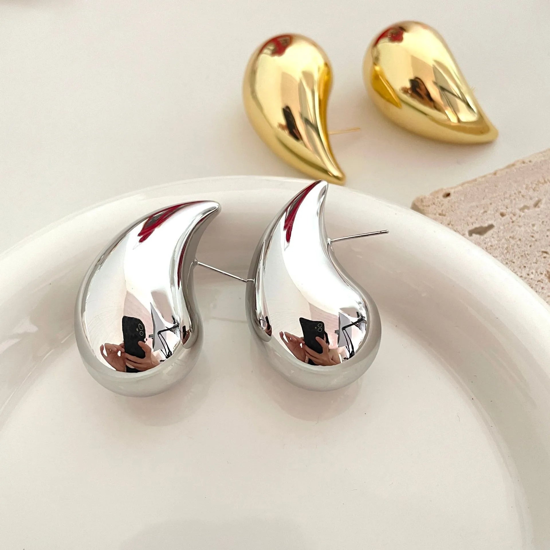 Vintage Glossy Waterdrop / Teardrop Earrings for Women