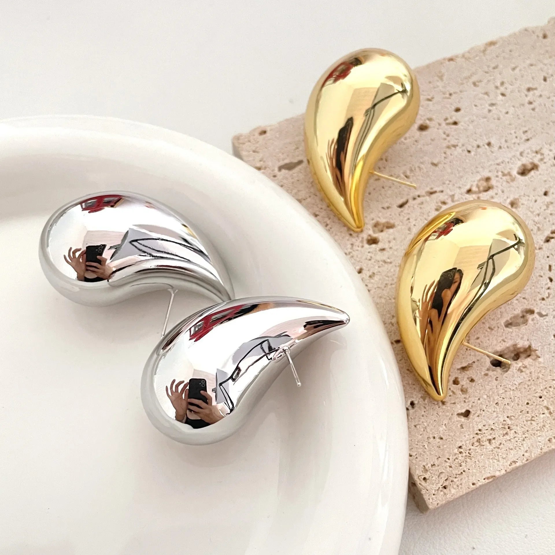 Vintage Glossy Waterdrop / Teardrop Earrings for Women