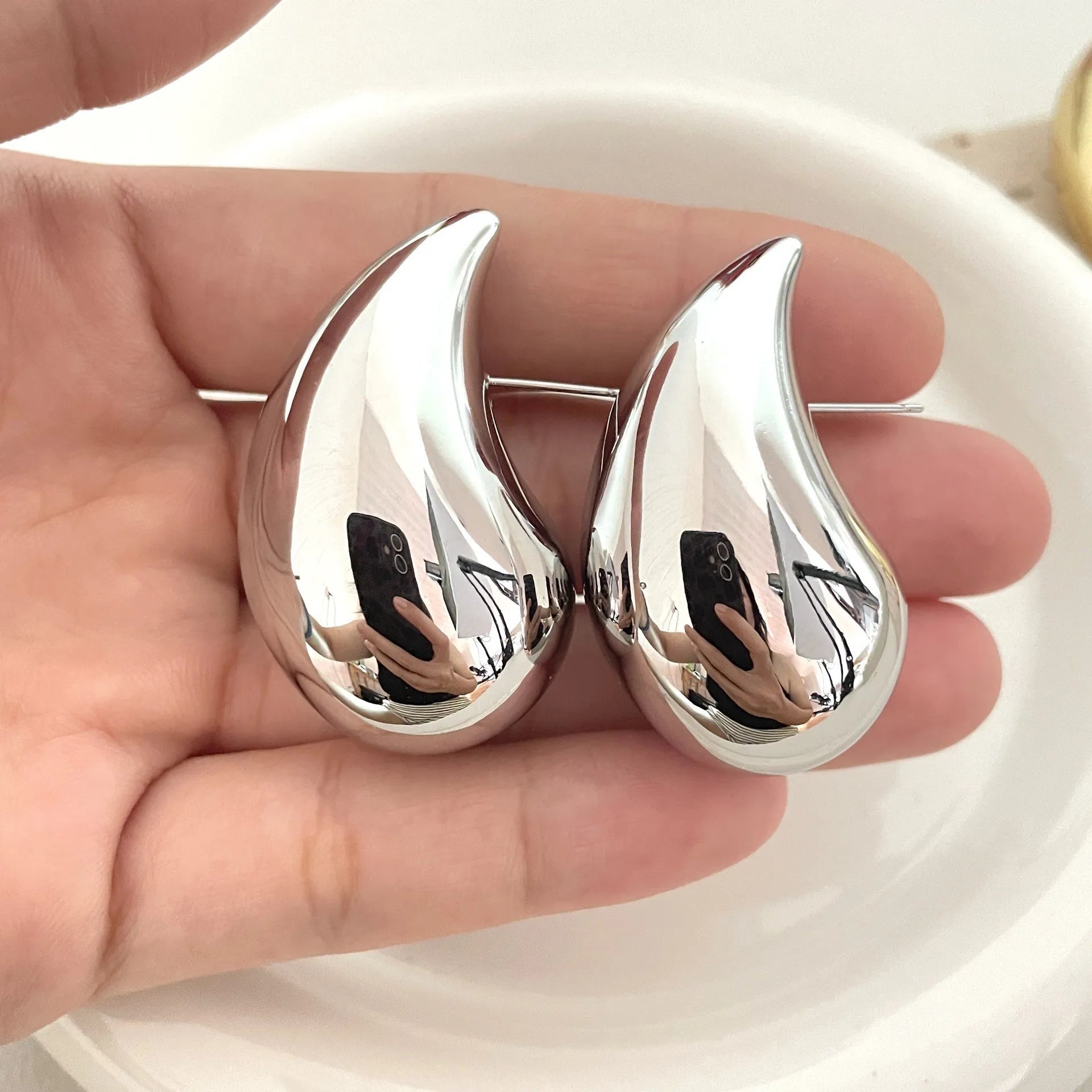 Vintage Glossy Waterdrop / Teardrop Earrings for Women