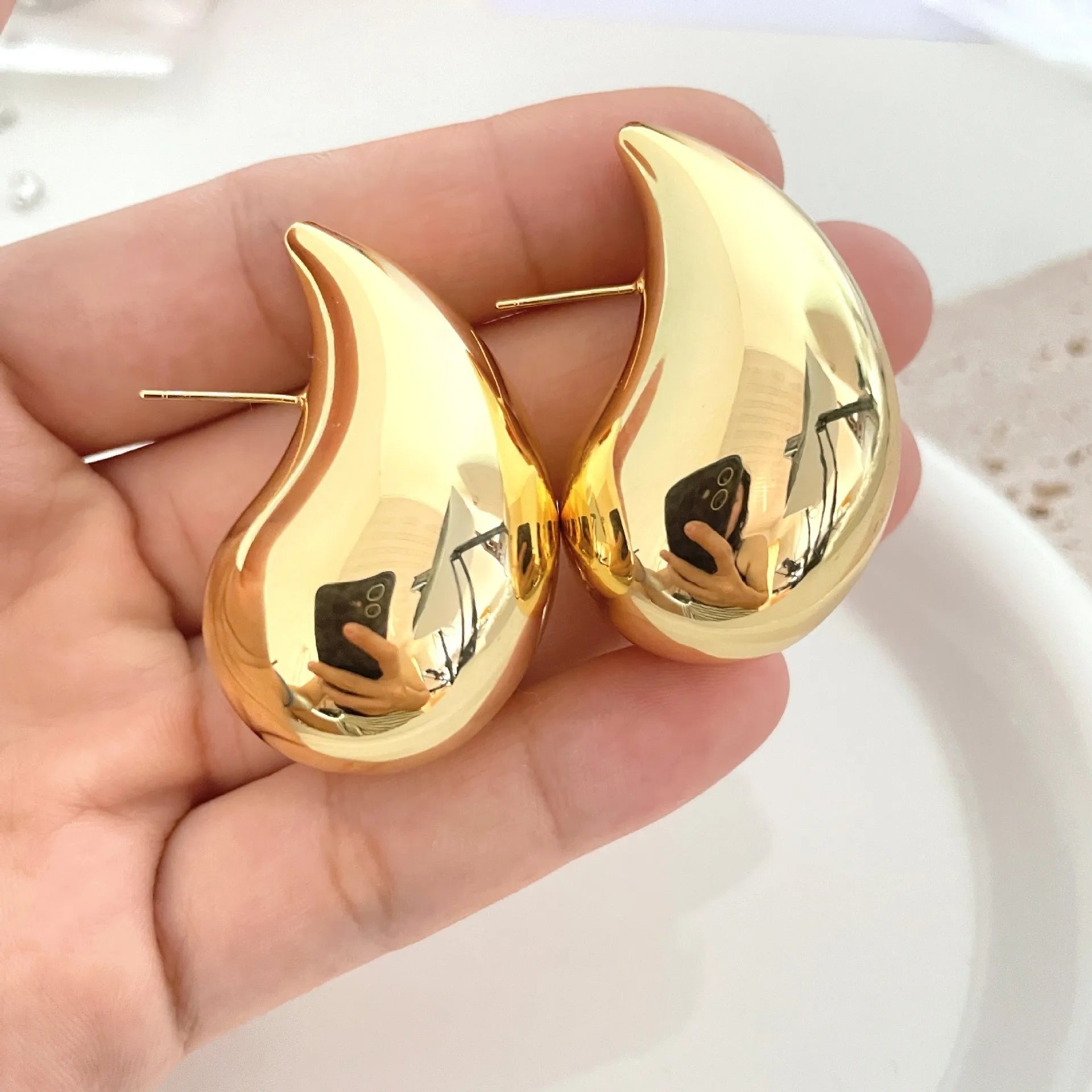 Vintage Glossy Waterdrop / Teardrop Earrings for Women